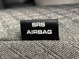 車両側方からの衝撃を緩和するSRSサイドエアバッグ(運転席/助手席)に加えて,SRSカーテンシールドエアバックも標準装備