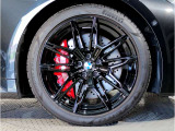 【BMWアロイホイル】軽量かつ強度に拘ったアロイホイル。走行性能ポテンシャルを引き出す設計。車の足元を引き締めてくれる大きなポイントはアロイホイルです。