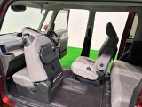 運転席ロングスライドシ-ト運転席はシ-トバックのスイッチとレバ-を操作すると、世界初♪最大540mmのスライドが可能になります!降車することなく座ったまま後席の荷物などを取ることもできますよ♪