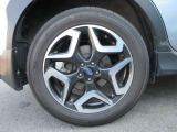 タイヤサイズは、225/55R18です。(右後ろ)