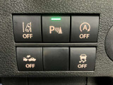 【運転席インパネスイッチ】安全装置関係のスイッチも操作しやすい位置に配置されています。