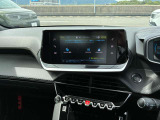 Apple CarPlay/Android Autotに対応したタッチスクリーン/Bluetooth接続/ハンズフリー通話/ミュージックプレイヤー接続