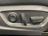 パワーシート搭載。微妙な調整が手軽にでき、最適なポジションで運転することが可能です。