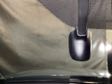 【別途SDカードの購入が必要です。また社外品は保証対象外となります。】運転中の映像・音声などを記録して、交通事故やトラブルが起きた時の正確な状況把握に役立つドライブレコーダーが装着されています。