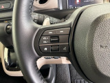 ステアリングにオーディオ操作スイッチが付いています。オーディオ画面に直接タッチしなくても操作が出来ますので、運転に集中できます。