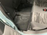 しっかりと汚れ、砂ぼこりを落とし足元まで清潔な車内空間を作り上げております♪