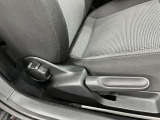 運転席の足元は広々としており、座席は大きく前後にスライド出来るので自分に合ったポジションで運転する事が出来ます。アクセルやブレーキにクセもなくとても運転のしやすい車両です。
