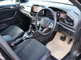 認定中古車保証1年間距離無制限の保証とロードアシスタンスサービスが全車に付帯されています。また、1年間または2年間の延長保証(有償)もご利用いただけます。