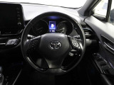 各操作スイッチなどもハンドルから手を放すことなく操作可能で安全運転に支援いたします!