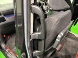 それぞれの身長や手の大きさに合った高さと太さを実現した大型乗降用アシストグリップ