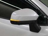 サイドターンランプ付きドアミラー。車両のドレスアップと右左折時の被視認性を兼ね備えたお洒落なミラーです。