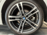 BMWならではの卓越した走りを支えるホイールと足回りです!日本車の走りに慣れている方にもぜひ体感して頂きたいほど、高いレベルでまとまっています!