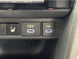 通信用と充電用のtype-c付き。スマートフォンやタブレットなどの充電に便利です。