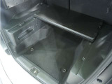 ◆荷室用ユーティリティボード◆荷室を分割して有効活用でき反転させれば濡れたアイテムを載せれます。
