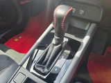 手に馴染むシフトノブで扱いやすく、快適な運転を支えます。