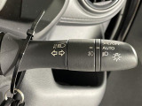【オートライト(AUTO)】外の明るさをシステムが感知して、自動でヘッドライトが点灯します!ヘッドライトをつけ忘れを防ぐ便利機能です。