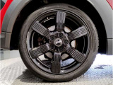 MINI純正アルミホイールです。納車時にはアルミホイールコーティングも承っております!是非ご検討下さいませ。