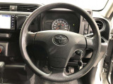 ハンドルは車を運転する上で、ずっと握っている重要なパーツです。手にフィットする物がいいですよね♪