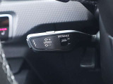 ●アダプティブクルーズコントロールはミリ波レーダーを使用して前車との車間距離を最適に保ちます。また、万が一の時は緊急停止ブレーキ機能も備えておりますので、どなたでも安心してドライブを楽しめます。