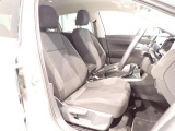 楽な姿勢で座ることが出来るので長時間の運転でも疲れにくいですし体もぶれにくいですよ。