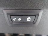 【パワーゲート】電動パワーゲートです。開閉がボタン1つで開け閉め行えます。また、状況に応じてのトランクハッチ開閉量を簡単に設定可能です。スマートオープナーも便利な機能です。ぜひお試しください。