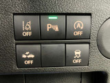 【運転席インパネスイッチ】安全装置関係のスイッチも操作しやすい位置に配置されています。