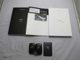 取説・メンテナンスノート・スマートキー・カードキーの4点セットです。