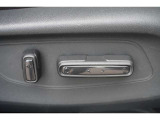 スイッチひとつでラクラク調整♪便利な電動シートを装備!