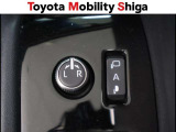 駐車時に便利なスマ-トキ-連動オ-ト格納式ドアミラーを装備しています。施錠すると自動的にドアミラーを格納する便利な機能です!