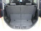 4名乗車時の荷室です。