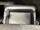 【助手席シートアンダーボックス】運転用の替え靴や、車内に常備したいこども用品、着替えた服などを収納できます★