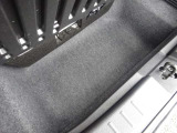 フロアの下にも荷物などを収納できるサブトランクも備えています。荷室内で散らかりがちな荷物を整理整頓なんてのもイイですね♪