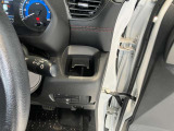 運転席側前部にドリンクホルダーあります♪運転中でも手が届きやすい位置にあって使い易いです♪