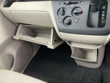 助手席前のグローブボックスの画像です。