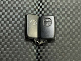 【スマートキー】ドアの開閉時鍵を探さなくても簡単にドアの開閉することが出来ます、また、エンジン始動も車内にスマートキーがあれば簡単に始動することが出来ます
