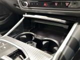 ドリンクホルダーも装備されております。