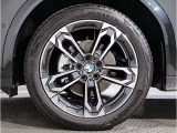 アウトバーンでの走行を見据えたBMWのブレーキシステムはもしもの時にもいち早くマシンを停止してくれます。
