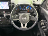 インテリアに合わせたデザインのステアリングは、運転される方のことも考え、運転しやすい形状、大きさです。是非一度、実際に触ってお確かめください。