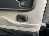 後部座席用USB充電ポートも付いています。