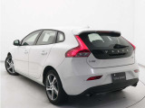 【強固なボディ骨格】ボルボの車両は万が一の時にも信頼の保護性能を搭載。ボディ骨格の要所に高張力鋼を使用し、安全ケージがあなたと同乗者を守ります。キャビンの前後はクラッシャブルゾーンとして機能します。