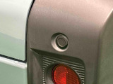 コーナーセンサーを車の前後に装備! 障害物の距離に応じて警告音を変えてお知らせします