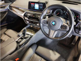 ☆センターパネルを運転席側に僅かに傾けたBMW独特のインパネ☆【駆け抜ける歓び】はここからもスタートしております☆