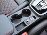 Audi正規ディーラーが高品質をお約束。高度な訓練・教育を受けたAudi専任メカニックが、100項目にもおよぶ精密な点検を実施いたします。すべてをクリアしたAudi車だけが、あなたのお手元に届けられるのです。