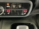 運転席/助手席シートヒーターで寒い日もすぐに温かくなり快適に過ごせます。2段階の温度調整が可能です