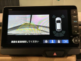 リバースギアに入れるだけで後方の表示へ切り替わります。夜間や雨の日の駐車も楽になりますよ。