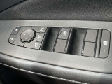 パワーウインドウスイッチです。運転席はオート機能付きです。