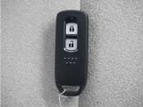 ◆スマートキー◆カギをバッグやポケットに入れたままでもドアロックの開閉ができる『スマートキー』付き!雨天や暗くなってもカギを取り出す必要がなくドアの開錠&エンジンも始動できます