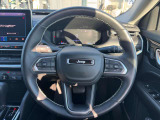 操作性の良いハンドルで運転中のストレスも軽減されます。