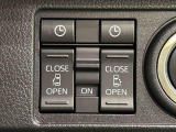 両側パワースライドドアウェルカムオープン機能 降車時にスイッチで予約しておけば、乗車時に電子カードキーを持ってクルマに近づくだけでパワースライドドアが自動でオープン♪