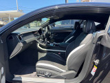 助手席にも運転席同様のパワーシート及びマッサージ機能付きでございます。